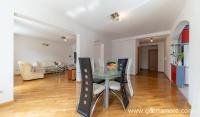 ЛУКСОЗНИ АПАРТАМЕНТИ, частни квартири в града Budva, Черна Гора